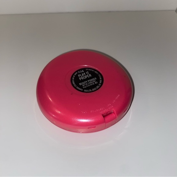 Mac trolls blush compact - Picture 3 of 3